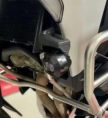 Feu additionnel installé sur une Ducati Multistrada V4
