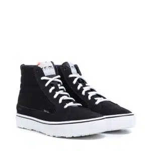 9426-street-3-lady-air-black-white