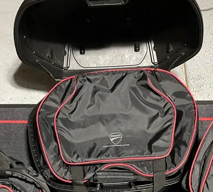 Sac interne de rangement dans top case Ducati Multistrada V4