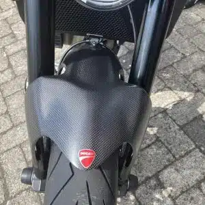 Garde boue avant carbone Ducati