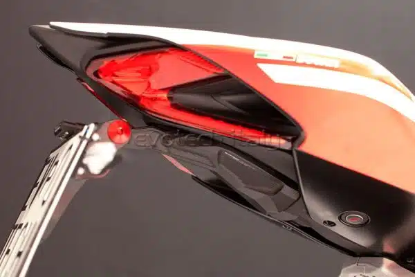ESTR-0818 - 3