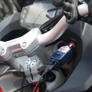 Prise USB Din branchée sur Multistrada