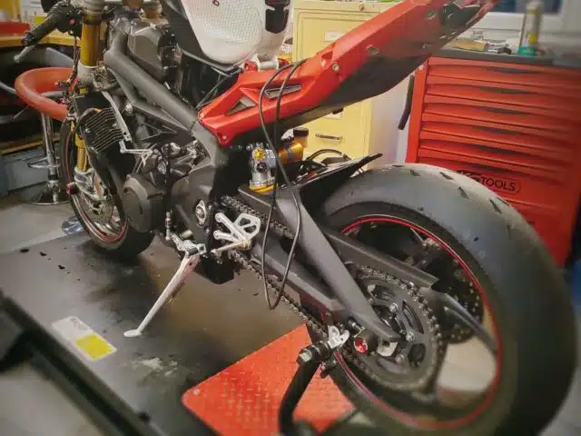 Triumph Daytona 675 R pendant service et diagnostique électronique