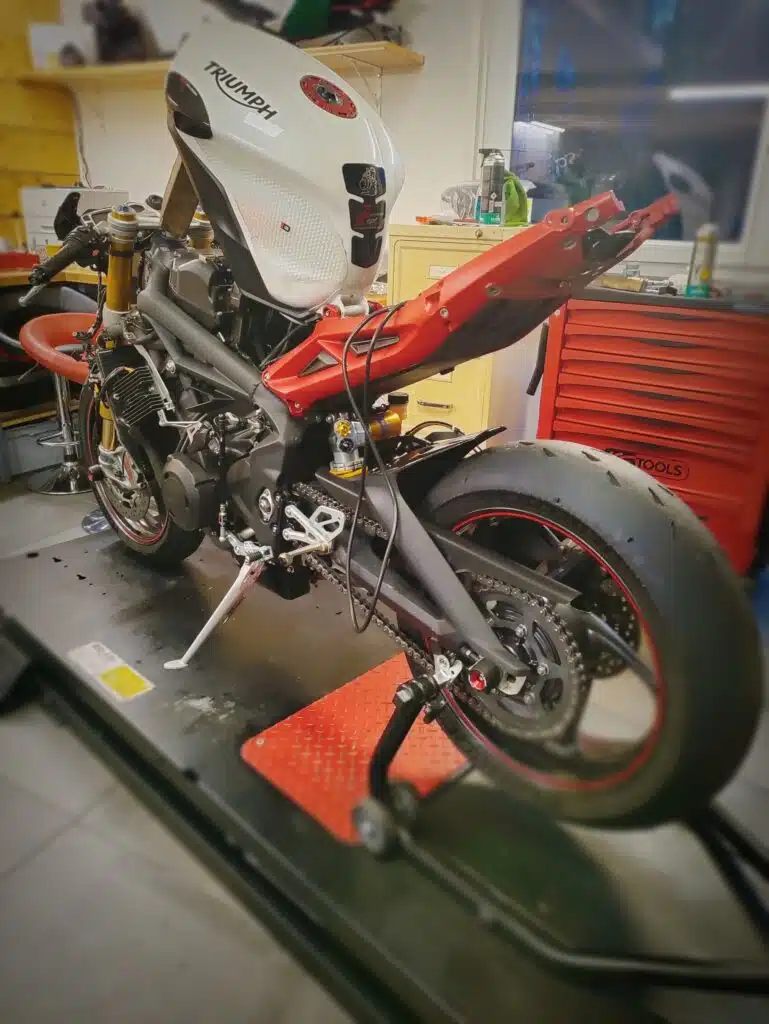 Triumph Daytona 675 R pendant service et diagnostique électronique