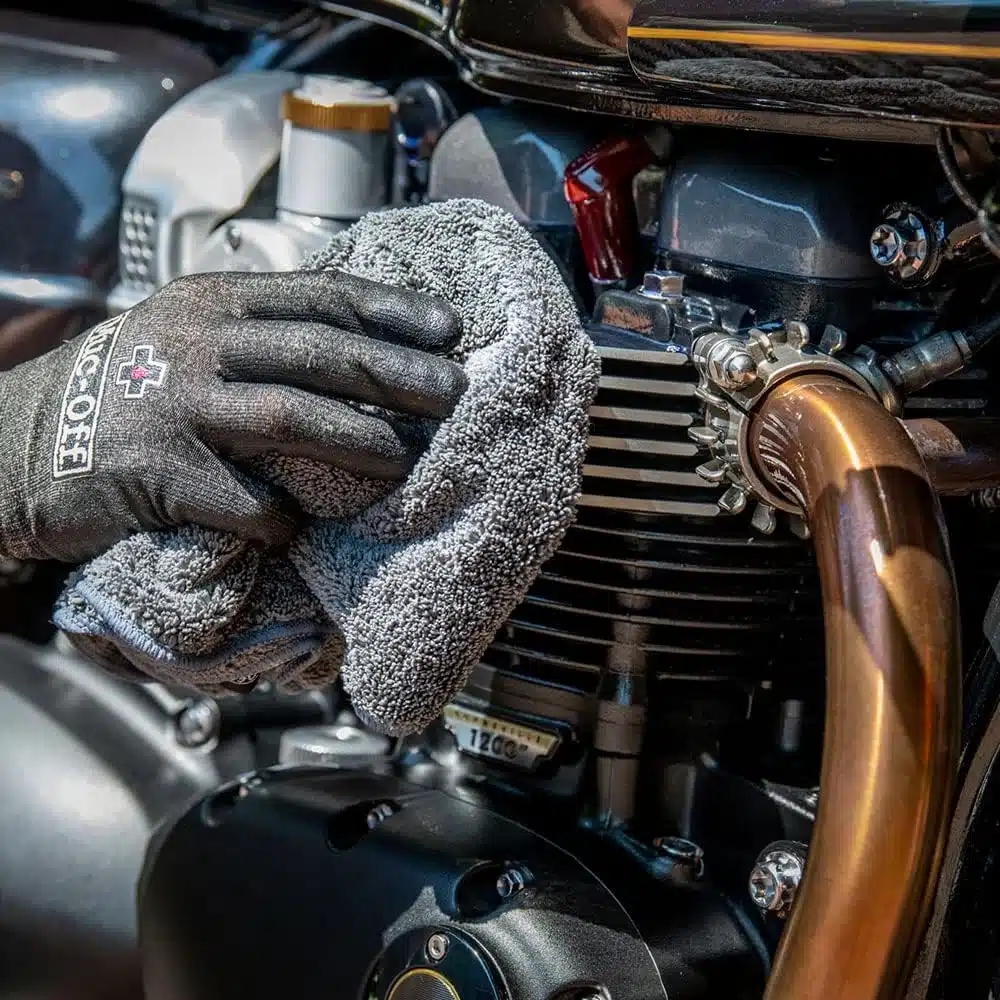 Nettoyage moto Triumph Speed Twin avec produits Muc OFF