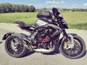 Service d'une MV AGUSTA Dragster 800 RR chez Dream Moto Morges